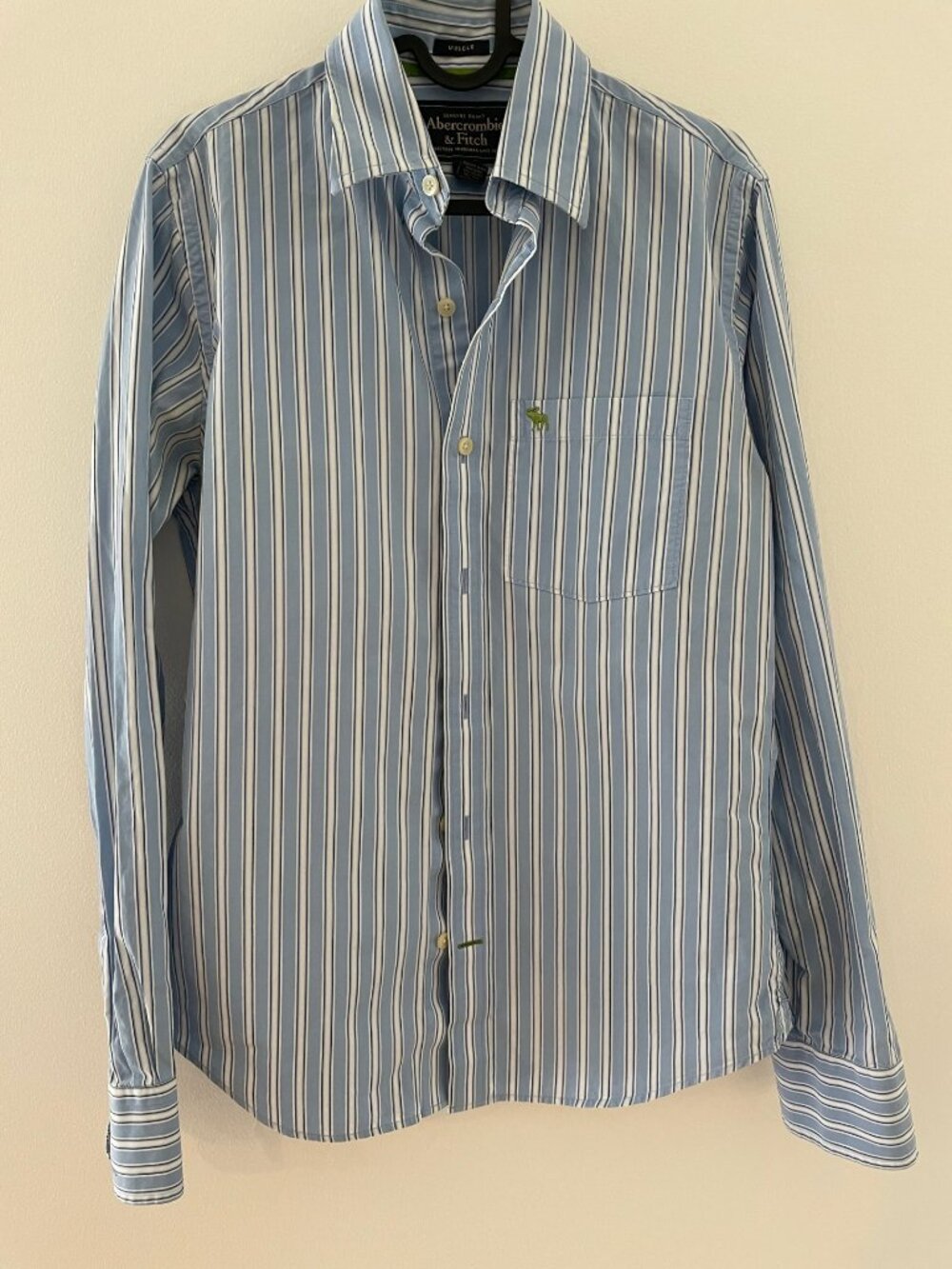 Abercrombie & Fitch muscle L/S button down shirt size small, blue/white stripe,